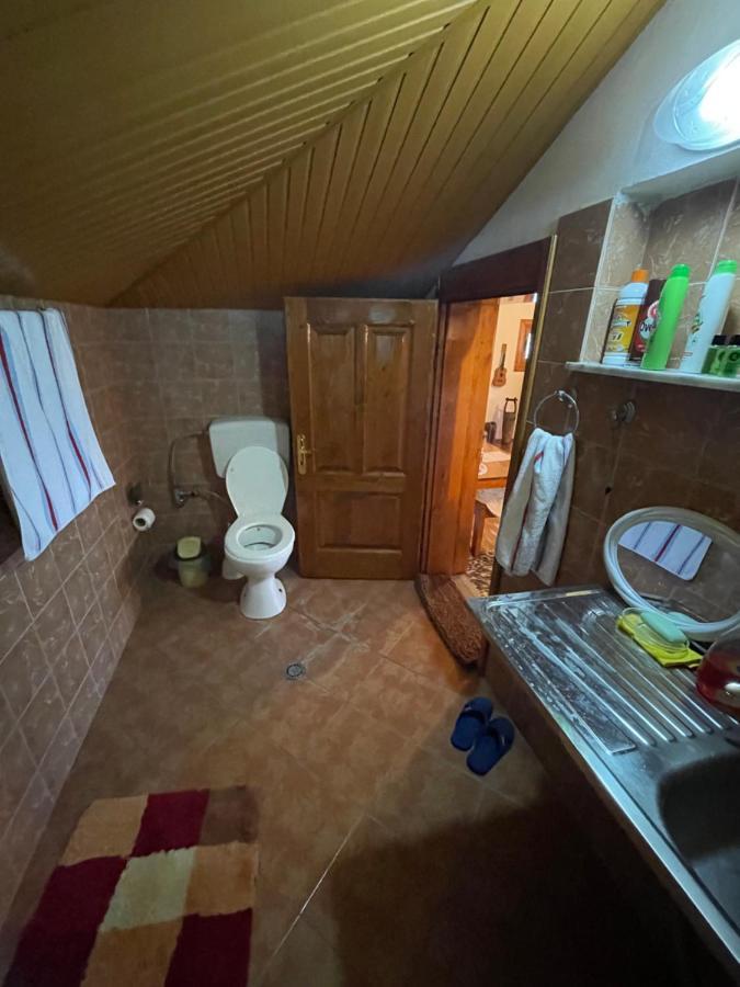 Raisa Guesthouse 12 Berat Esterno foto