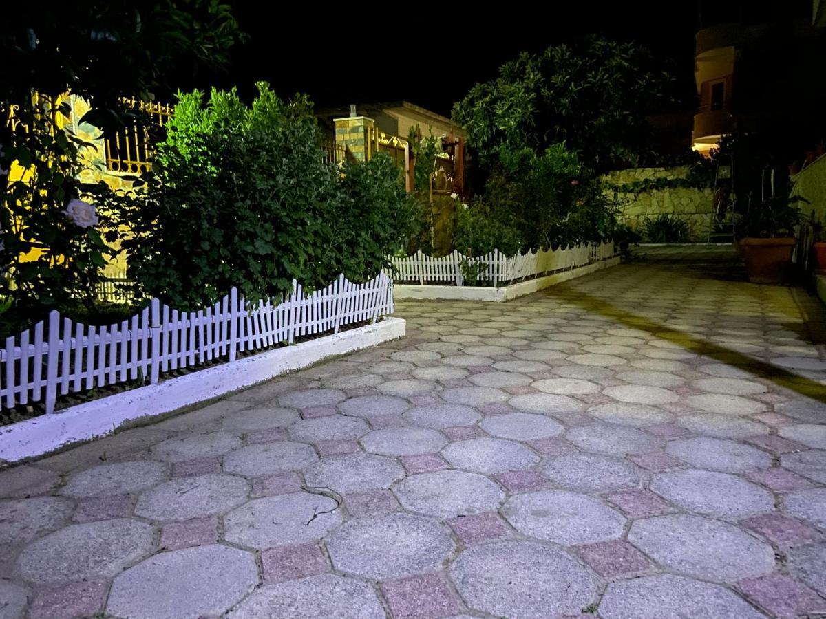 Raisa Guesthouse 12 Berat Esterno foto