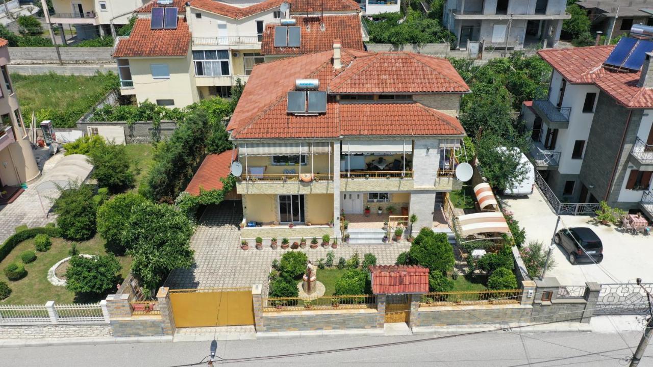 Raisa Guesthouse 12 Berat Esterno foto