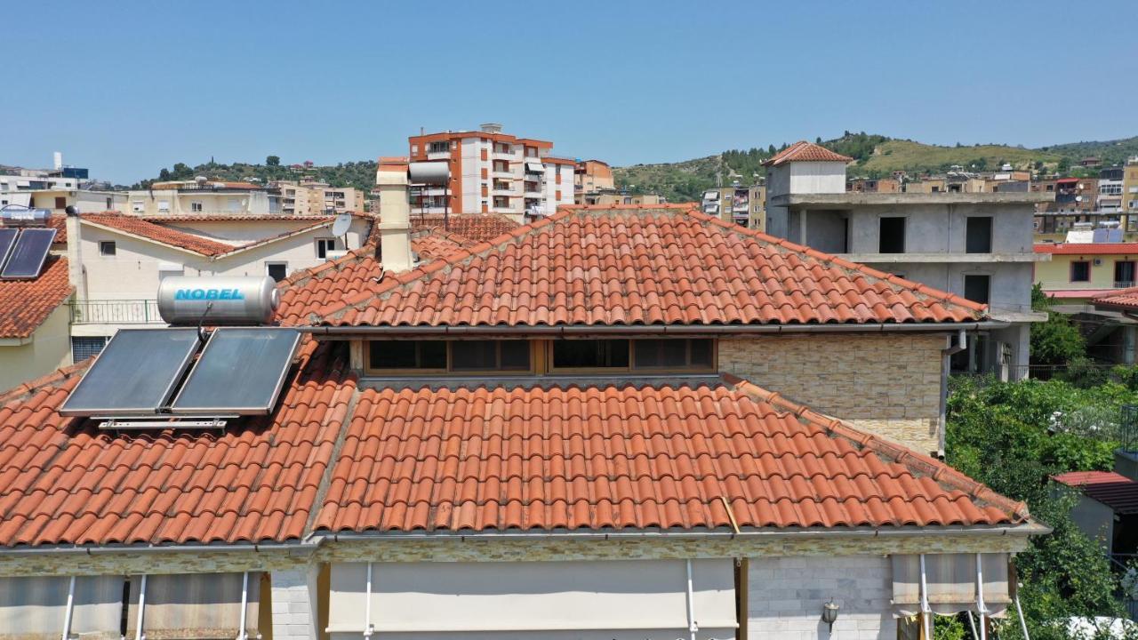 Raisa Guesthouse 12 Berat Esterno foto