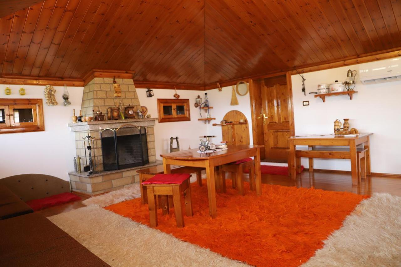 Raisa Guesthouse 12 Berat Esterno foto
