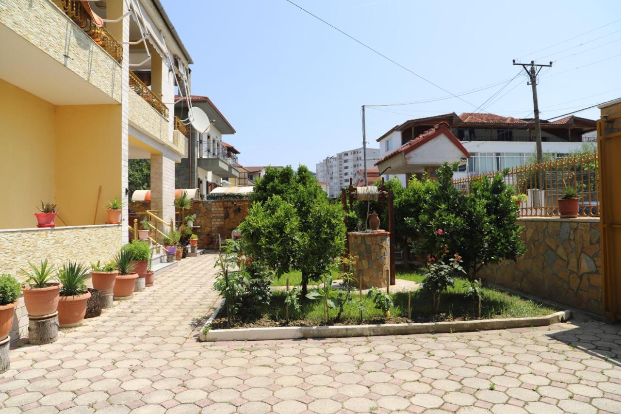 Raisa Guesthouse 12 Berat Esterno foto
