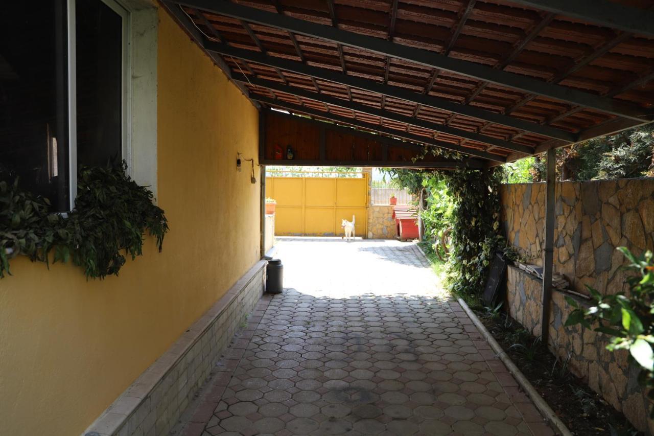Raisa Guesthouse 12 Berat Esterno foto