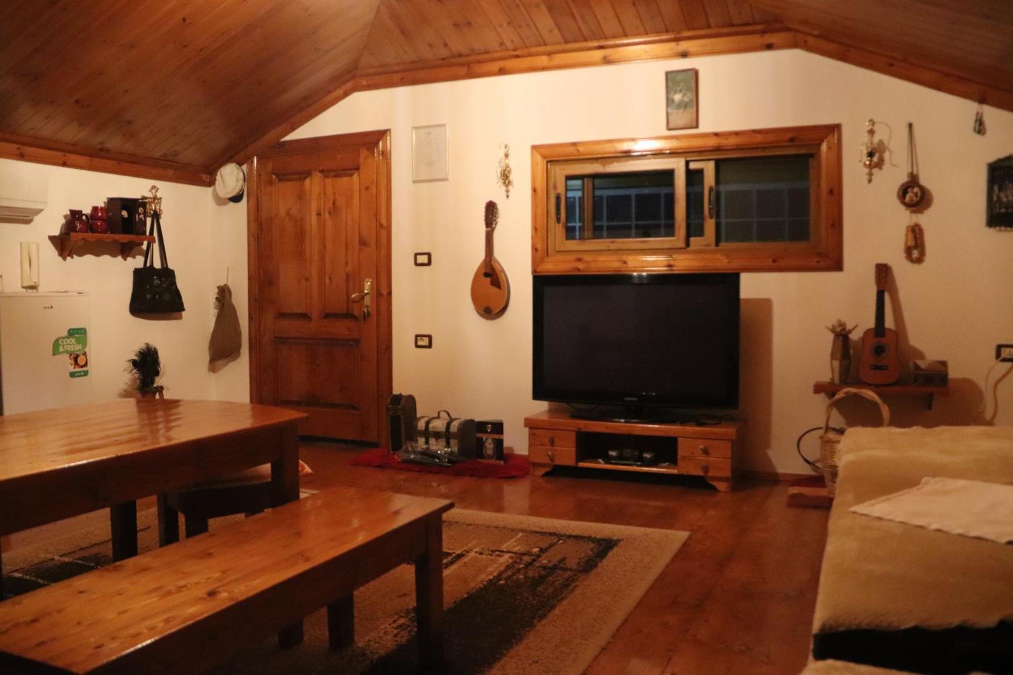 Raisa Guesthouse 12 Berat Esterno foto