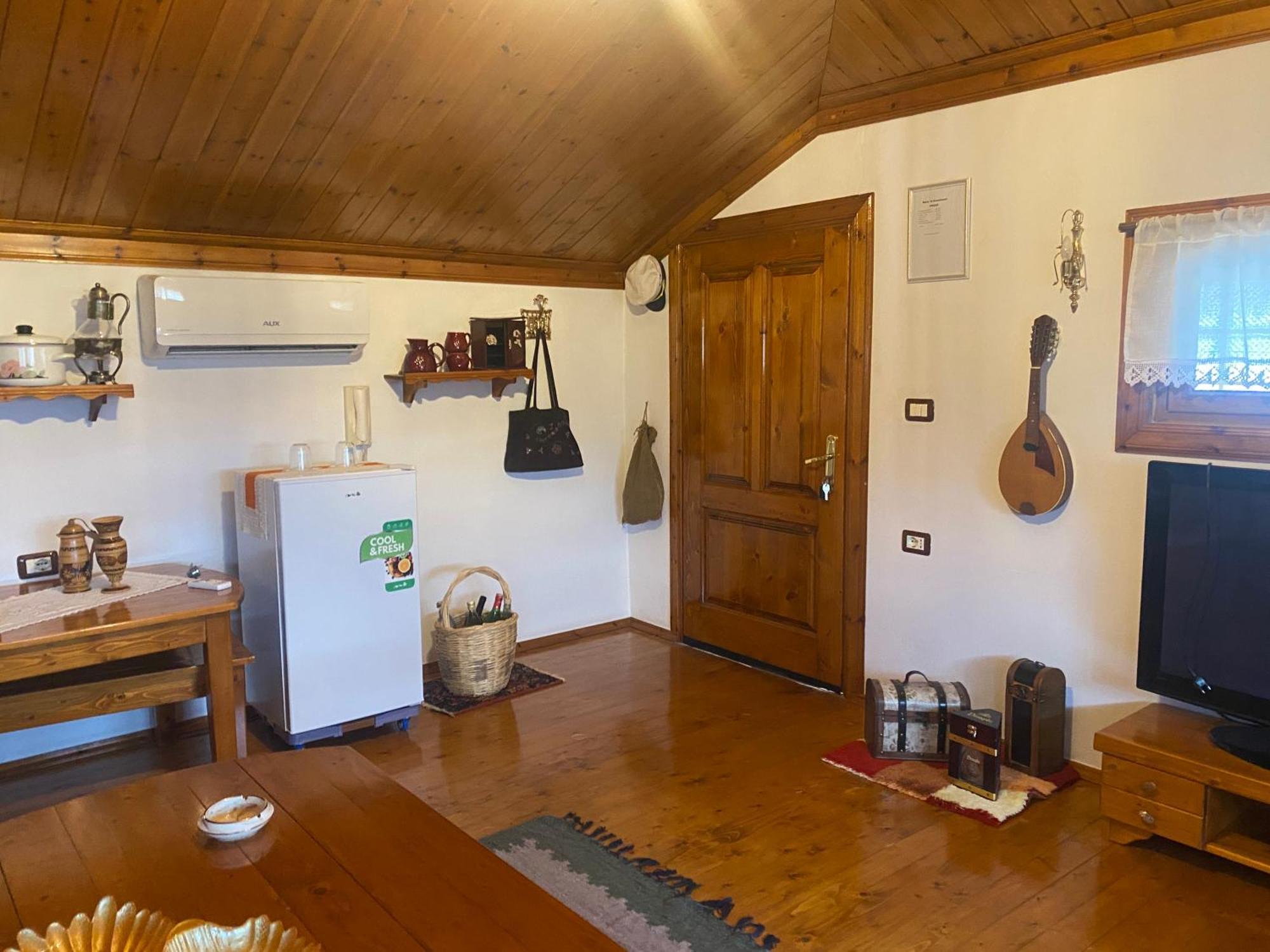 Raisa Guesthouse 12 Berat Esterno foto